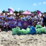 Plaża w Łebie posprzątana. Śmieci zbierało 300 wolontariuszy [ZDJĘCIA]