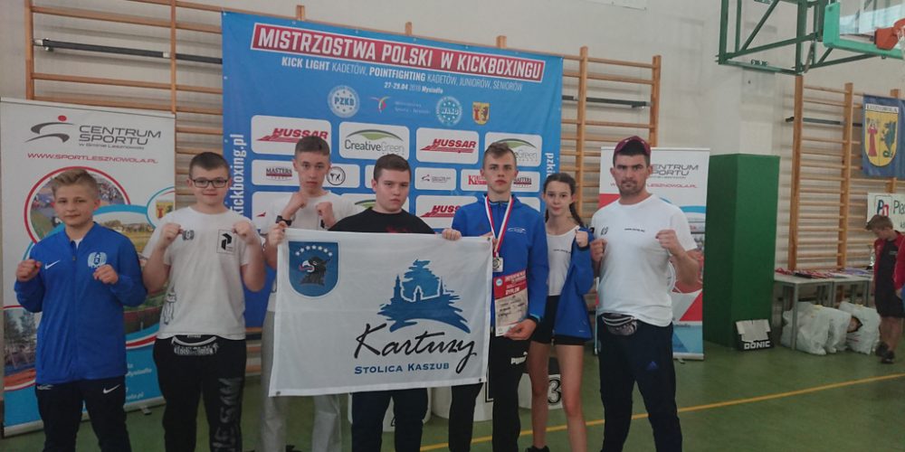 Armin Wilczewski i Nikola Zaborowska z medalami Mistrzostw Polski w Kickboxingu Kadetów