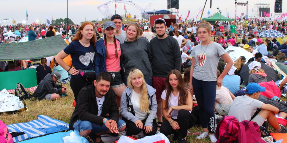 Wielu z młodych mieszkańców powiatu kartuskiego powiedziało "JESTEM" na Polach Lednickich  fot. Elżbieta Lejk /zKaszub.info