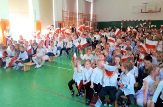 Manifestacja patriotyczna w szkole w Borkowie [ZDJĘCIA]