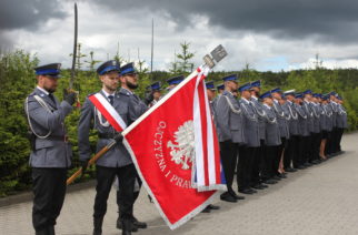Święto 100-lecia Policji w Kartuzach. Funkcjonariusze otrzymali awanse i odznaczenia [ZDJĘCIA]