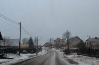 Zima na Kaszubach: fatalne warunki na drogach, sztorm na Bałtyku