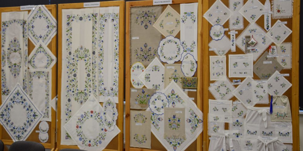 Zobacz przepiękną wystawę haftu kaszubskiego – jest już dostępna w Żukowie!