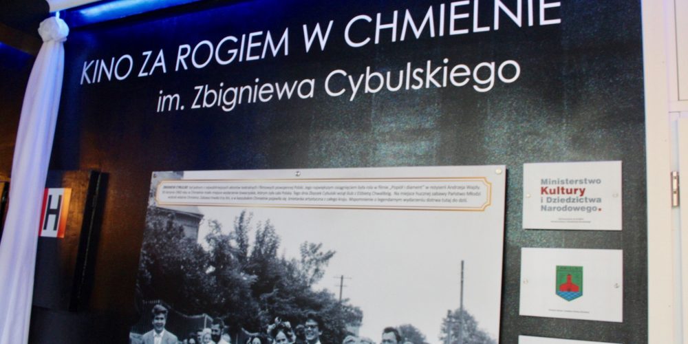 Kino za Rogiem w Chmielnie zyskało patrona, Zbigniewa Cybulskiego fot. P.CH. / zKaszub.info