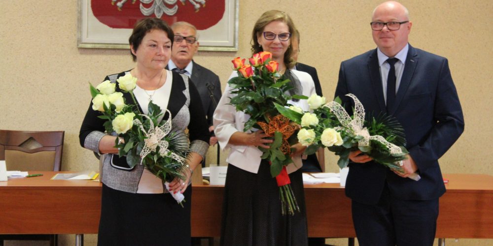 Dyrektorzy szkół odebrali gratulacje od Starosty, Zarządu i Prezydium Powiatu fot. P.CH. / zKaszub.info