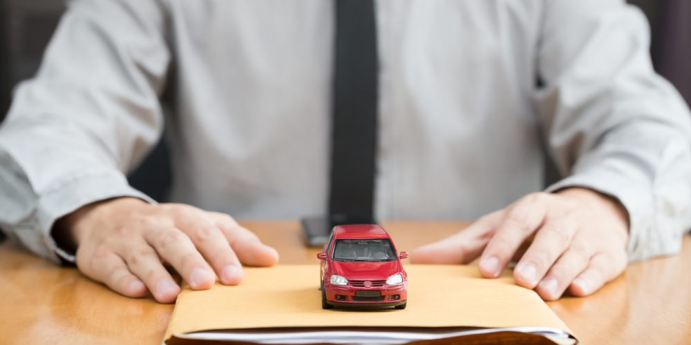 Umowa kupna sprzedaży samochodu – niezbędne formalności przy zakupie auta