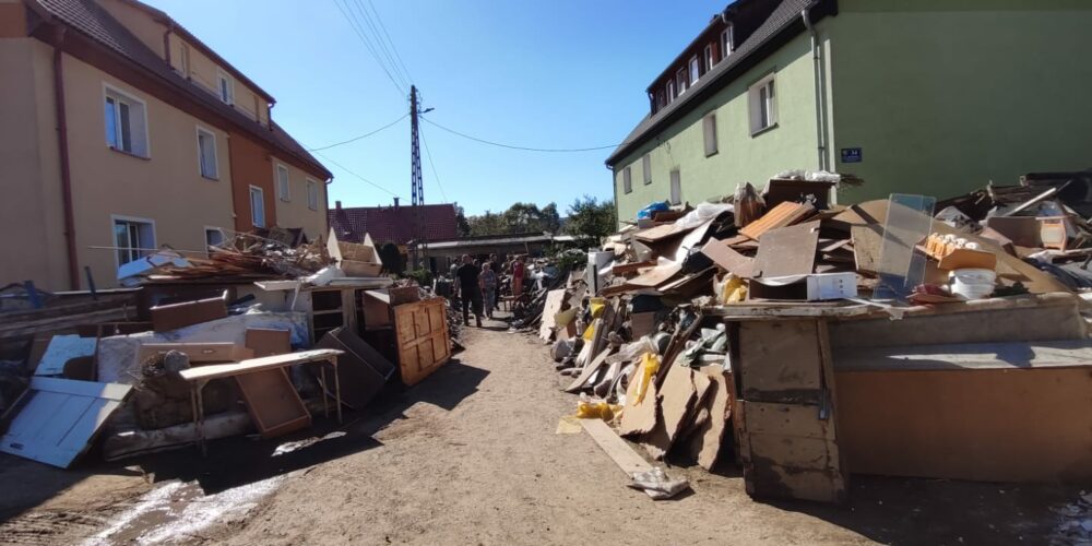 Kolejne zdjęcia i filmy od mieszkańca gm. Żukowo z terenów powodziowych: “Gdzie nie spojrzymy, tam pomoc…”