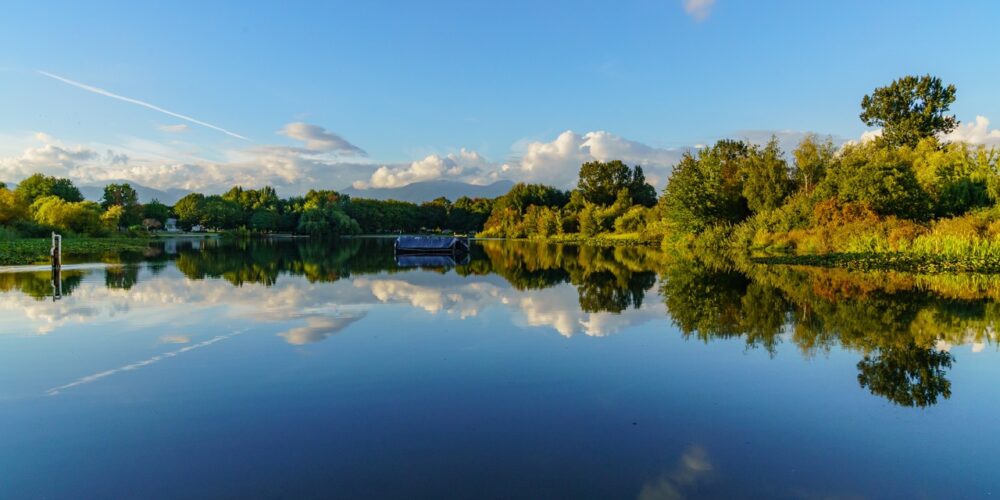 Działka nad jeziorem. Jak spełnić to marzenie?